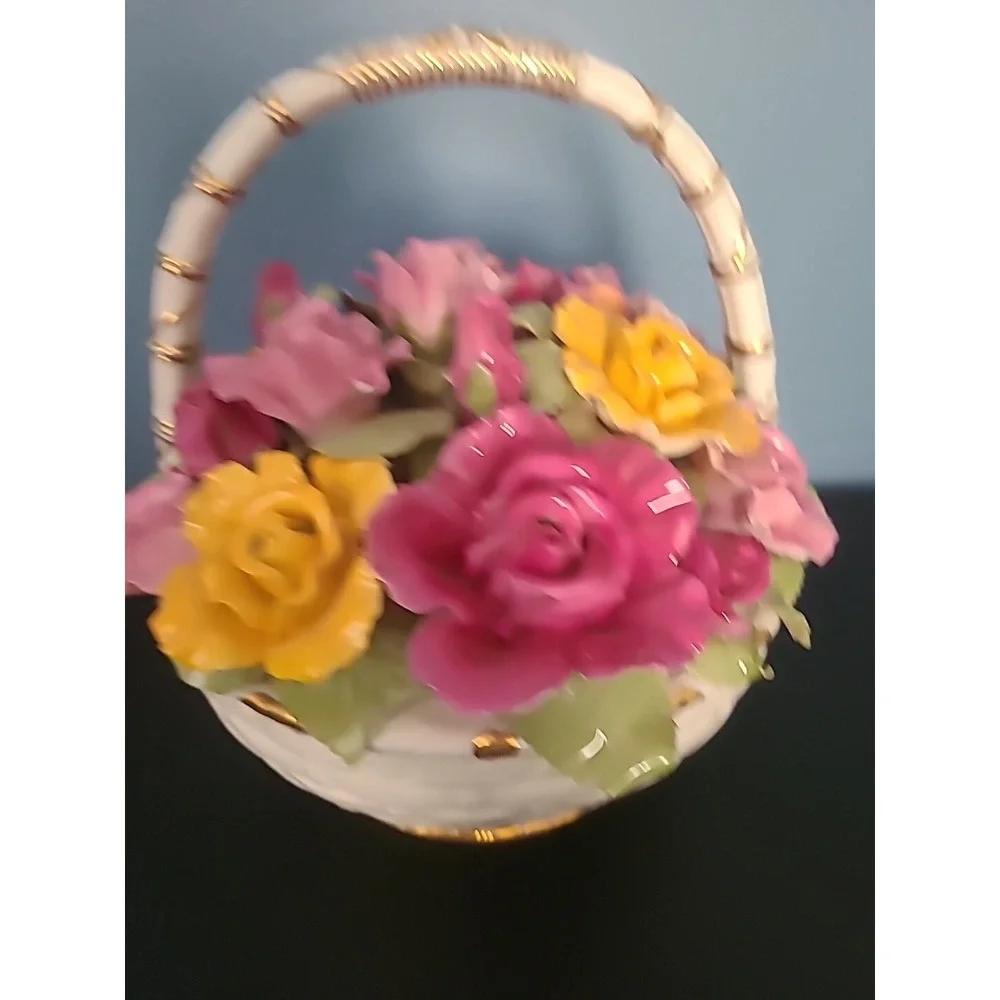 ROYAL ALBERT OLD‎ COUNTRY ROSES Flower's Music Basket BOUQUET 